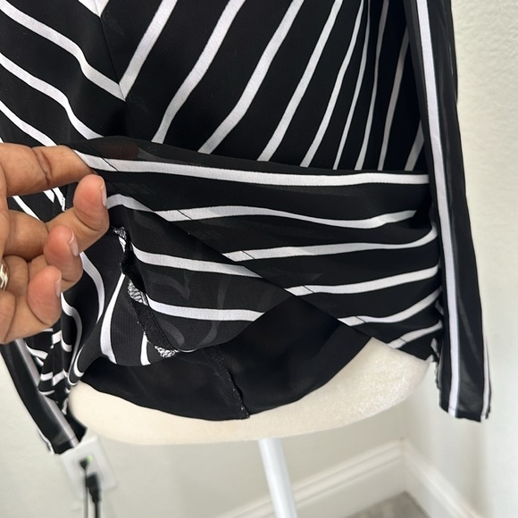 Nicole Miller Top Cold Shoulder Tops Black and White Tops Size Medium - Picture 4 of 7